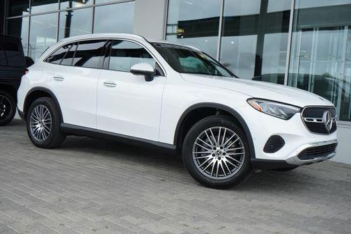 MANUFAKTUR Moonlight White Metallic 2026 Mercedes-Benz GLC 300 Base