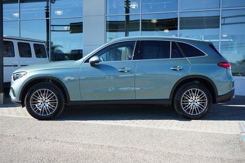 Verde Silver Metallic 2026 Mercedes-Benz GLC 300 4MATIC