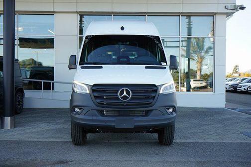 2025 Mercedes-Benz Sprinter 2500 Crew 144 WB
