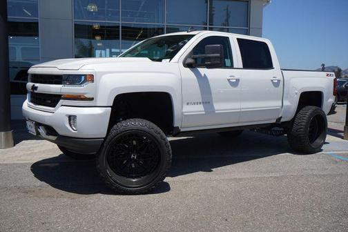 Iridescent Pearl Tricoat 2018 Chevrolet Silverado 1500 2LT