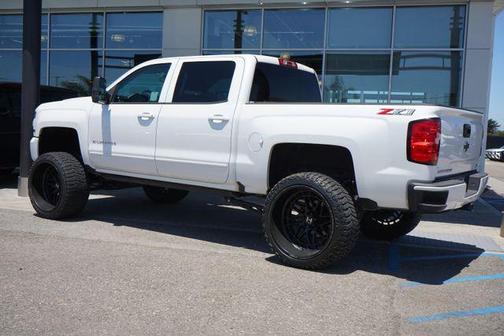 Iridescent Pearl Tricoat 2018 Chevrolet Silverado 1500 2LT