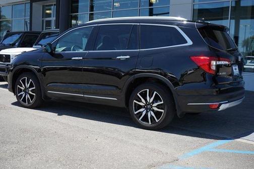 2022 Honda Pilot Touring 8-Passenger