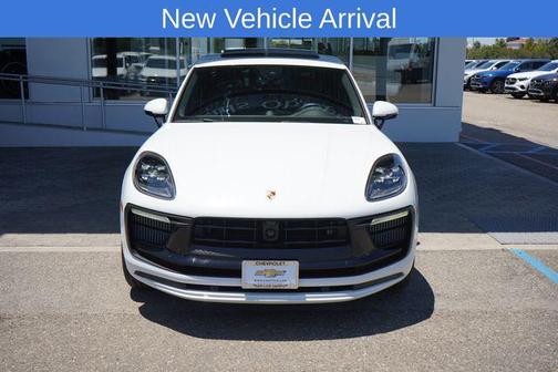 Carrara White Metallic 2024 Porsche Macan Macan