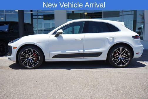 Carrara White Metallic 2024 Porsche Macan Macan