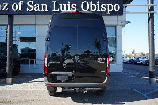 Obsidian Black Metallic 2026 Mercedes-Benz Sprinter 2500 4MATIC