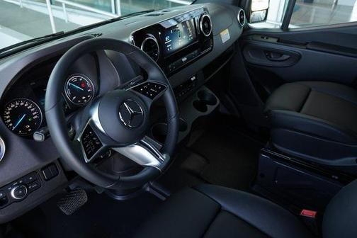 2024 Mercedes-Benz eSprinter 2500 Cargo 170 WB