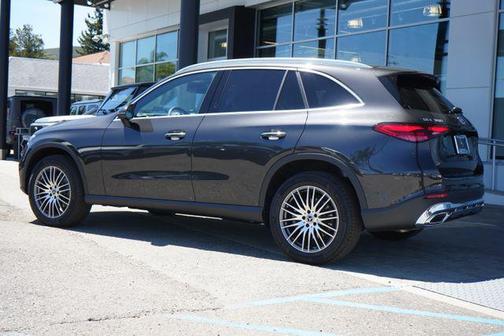 Graphite Grey Metallic 2026 Mercedes-Benz GLC 300 Base