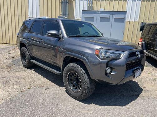 Magnetic Gray Metallic 2018 Toyota 4Runner SR5 Premium