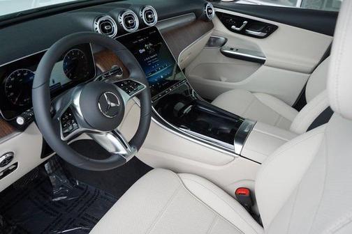 2025 Mercedes-Benz GLC 300 4MATIC