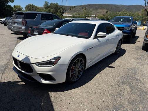 Bianco Alpi Pearlescent 2018 Maserati Ghibli S GranSport