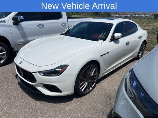 Bianco Alpi Pearlescent 2018 Maserati Ghibli S GranSport