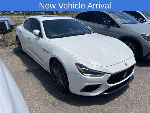 Bianco Alpi Pearlescent 2018 Maserati Ghibli S GranSport