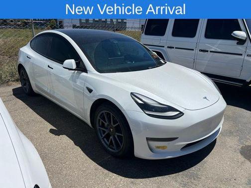 Pearl White Multi-Coat 2022 Tesla Model 3 Long Range