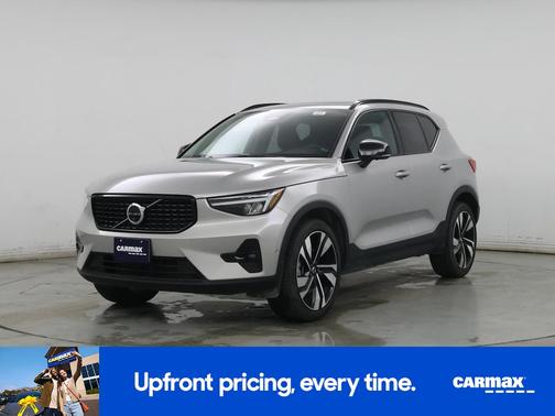 2025 Volvo XC40 B5 Plus Dark Theme