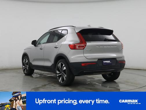 2025 Volvo XC40 B5 Plus Dark Theme