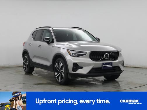 2025 Volvo XC40 B5 Plus Dark Theme