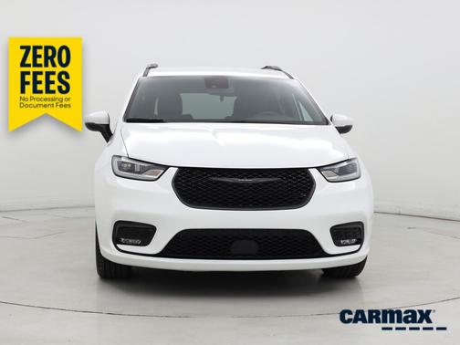 White 2023 Chrysler Pacifica Touring L