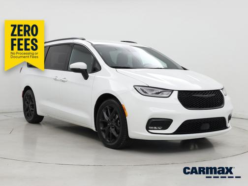 White 2023 Chrysler Pacifica Touring L