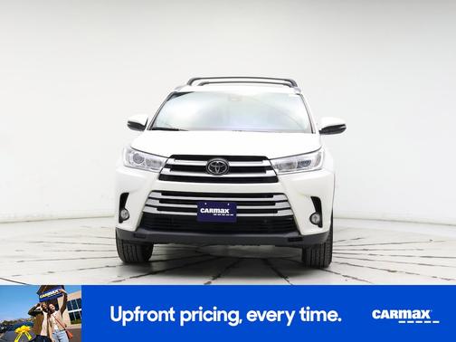 White 2018 Toyota Highlander XLE