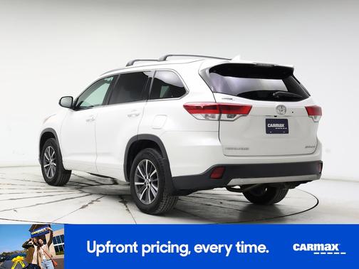 White 2018 Toyota Highlander XLE