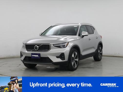 2025 Volvo XC40 B5 Plus Bright Theme