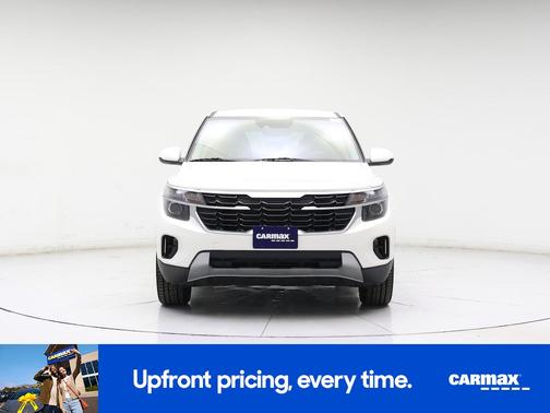 White 2024 Kia Seltos LX