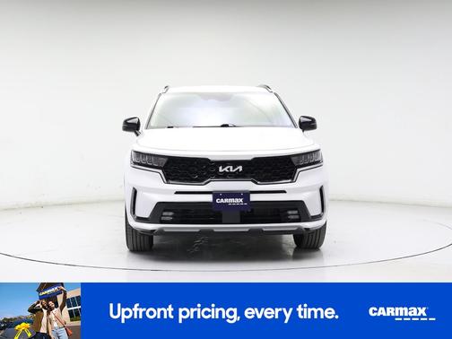 White 2022 Kia Sorento EX