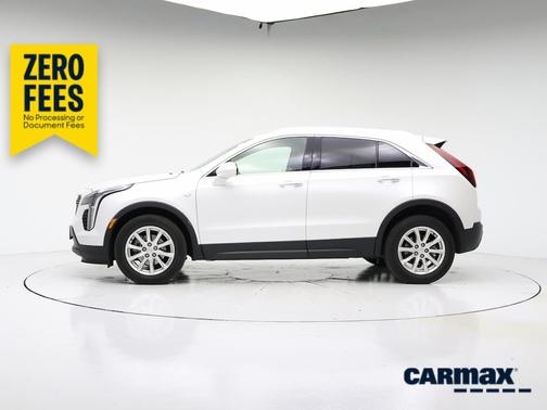 White 2023 Cadillac XT4 Luxury