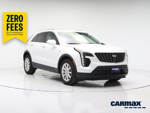 White 2023 Cadillac XT4 Luxury