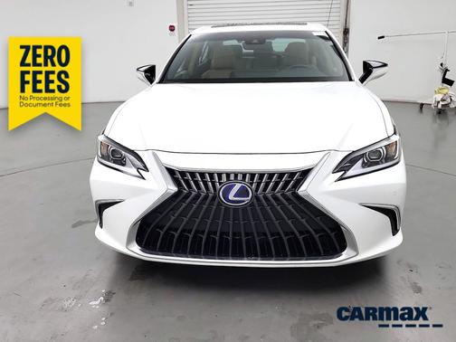White 2022 Lexus ES 300h Luxury