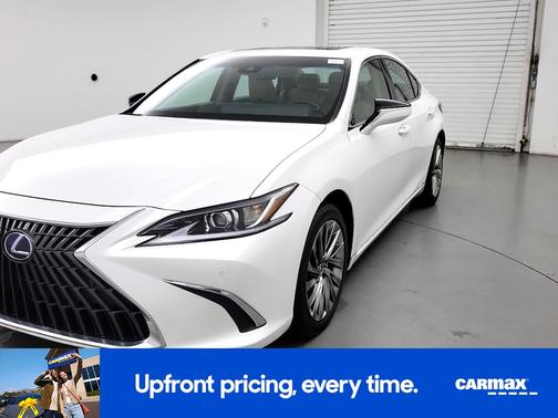 White 2022 Lexus ES 300h Luxury