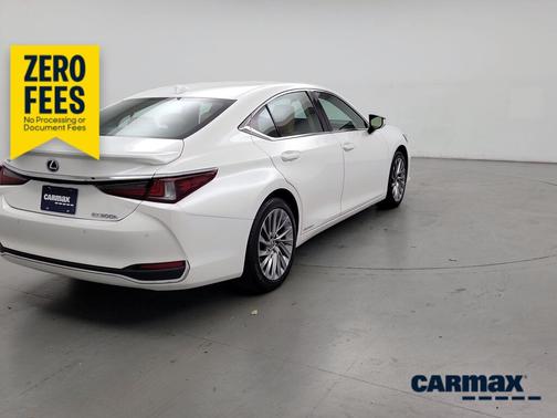 White 2022 Lexus ES 300h Luxury