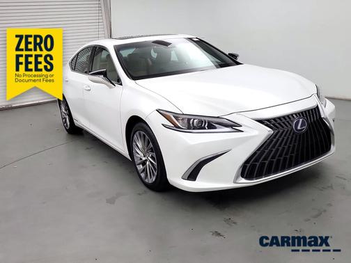 White 2022 Lexus ES 300h Luxury