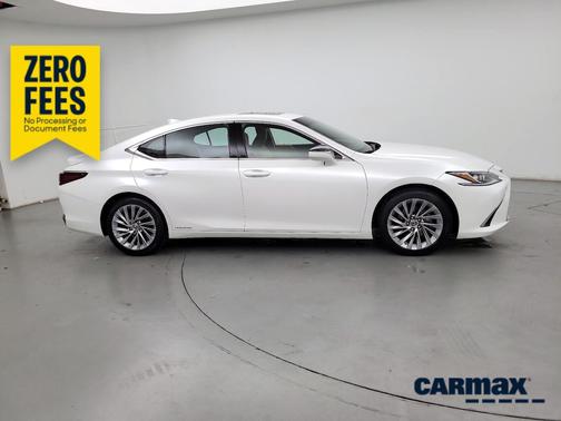 White 2022 Lexus ES 300h Luxury