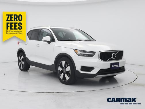 White 2019 Volvo XC40 T5 Momentum