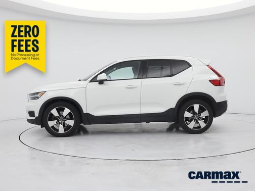 White 2019 Volvo XC40 T5 Momentum