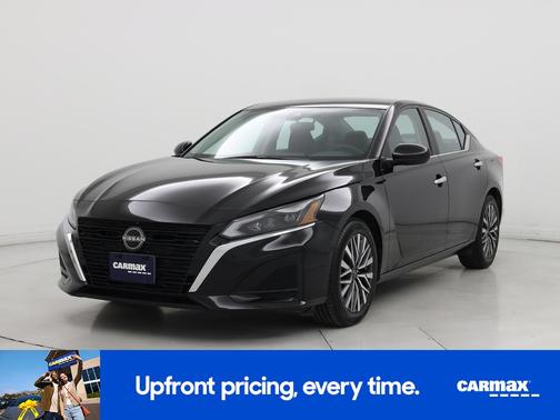 Black 2023 Nissan Altima SV