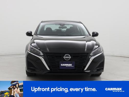 Black 2023 Nissan Altima SV