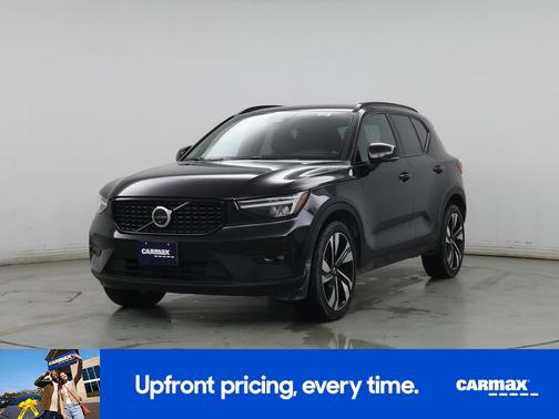 2025 Volvo XC40 B5 Plus Dark Theme
