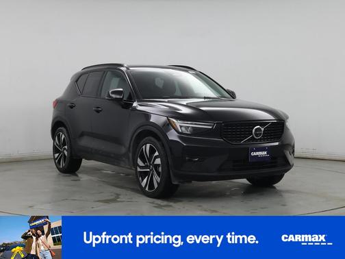 2025 Volvo XC40 B5 Plus Dark Theme