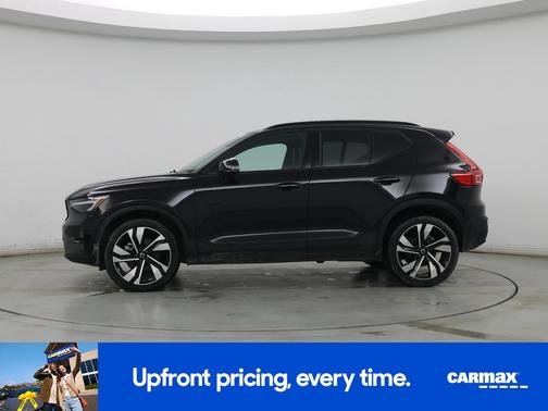 2025 Volvo XC40 B5 Plus Dark Theme