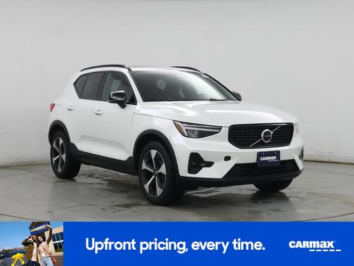 2025 Volvo XC40 B5 Plus Dark Theme