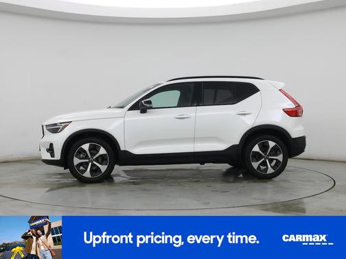 2025 Volvo XC40 B5 Plus Dark Theme
