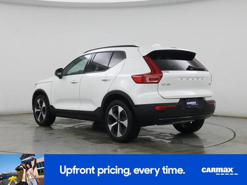 2025 Volvo XC40 B5 Plus Dark Theme