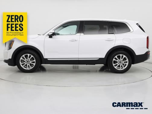White 2022 Kia Telluride LX