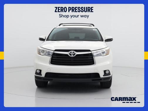 White 2015 Toyota Highlander XLE