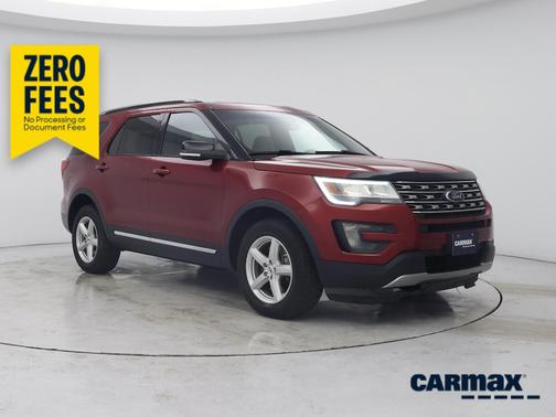 Red 2016 Ford Explorer XLT