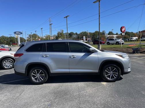 2019 Toyota Highlander SPORT