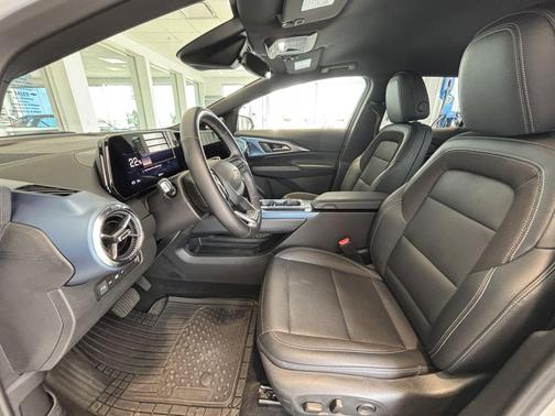 Summit White 2025 Chevrolet Equinox EV LT