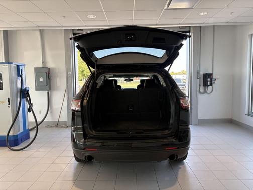 2017 Chevrolet Traverse 2LT